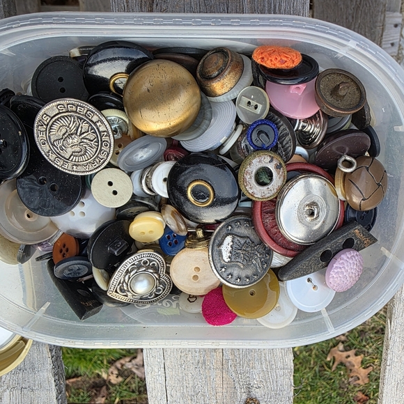 Assorted Button Collection - Picture 5 of 7